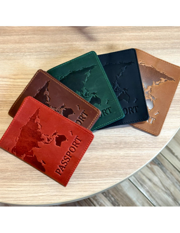 Шкіряна обкладинка для паспорта з картою та написом 