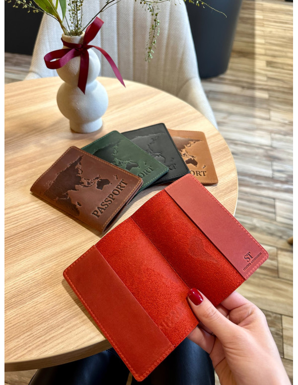 Шкіряна обкладинка для паспорта з картою та написом 