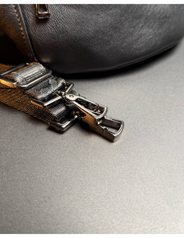 Стильна чоловіча бананка з натуральної гладкої шкіри Bergamo, чорна