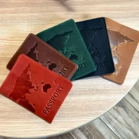 Шкіряна обкладинка для паспорта з картою та написом 