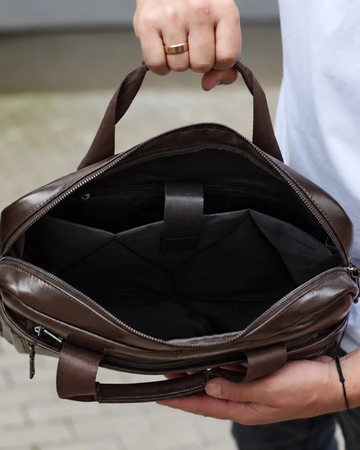 Чоловічий шкіряний портфель для ноутбука 15" з великою передньою кишенею, коричневий