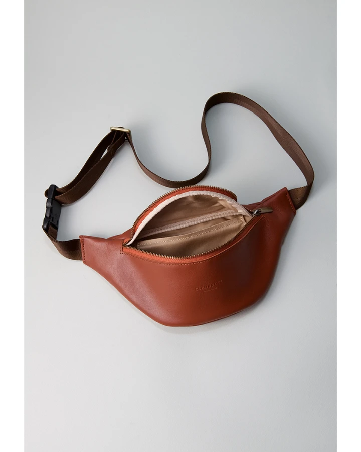 Шкіряна поясна сумка-бананка BlankNote Kanny світло-коричнева