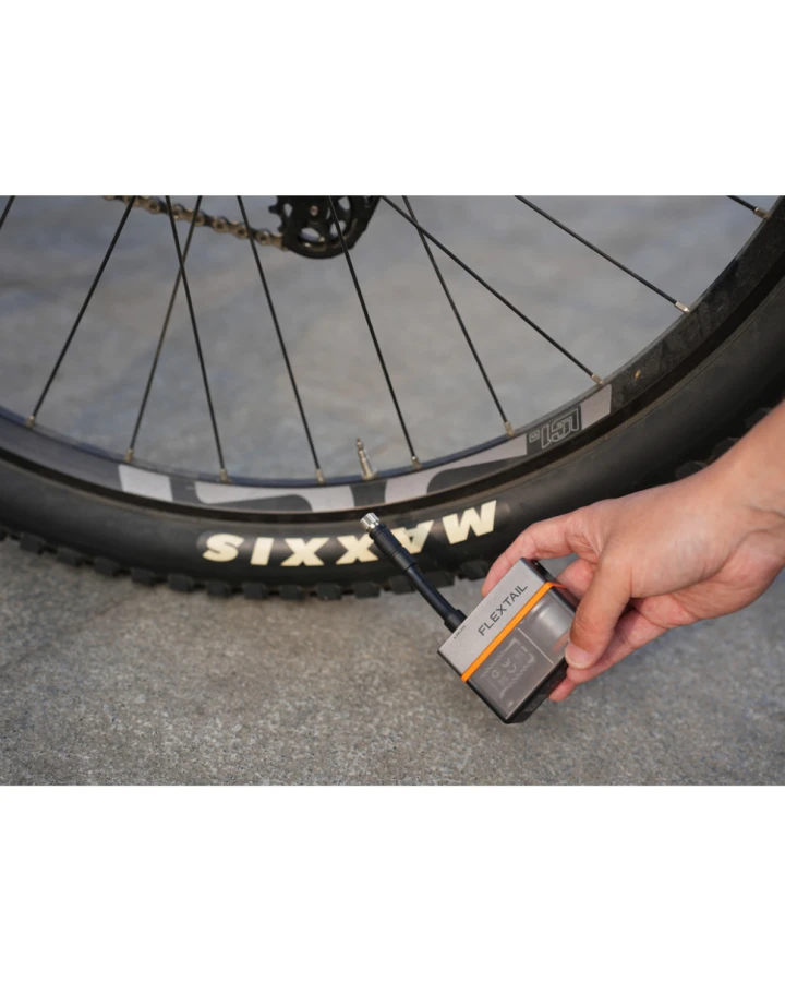 Велосипедний міні насос-задня фара Flextail Tiny Tire Pump ACS, чорний