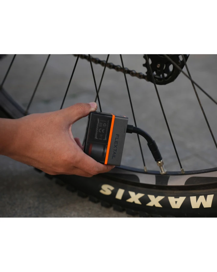 Велосипедний міні насос-задня фара Flextail Tiny Tire Pump ACS, чорний