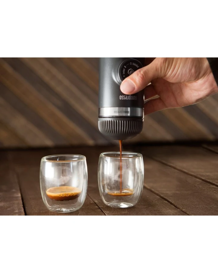 Портативна еспресо-кавоварка Wacaco Nanopresso сіра, механічна, для меленої кави