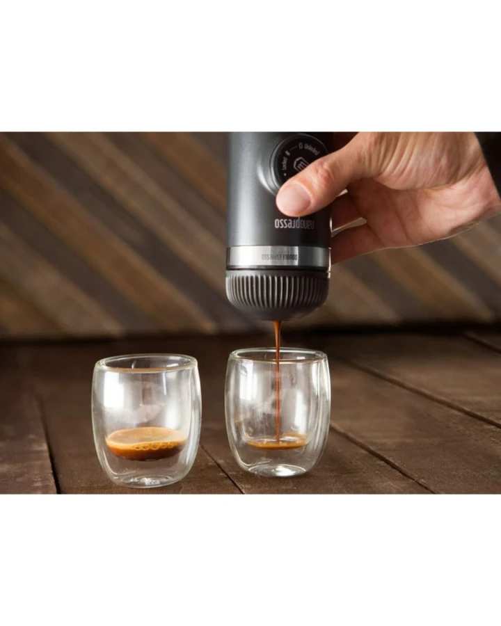 Портативна еспресо-кавоварка Wacaco Nanopresso сіра з чохлом, механічна, для меленої кави
