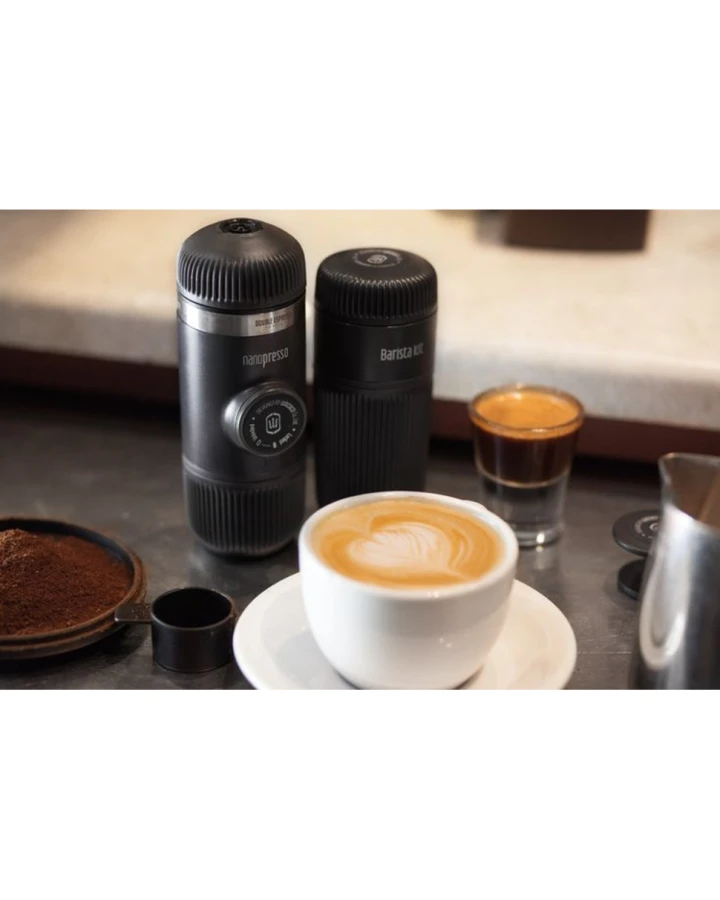 Портативна еспресо-кавоварка Wacaco Nanopresso сіра з чохлом, механічна, для меленої кави